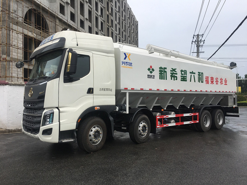 國(guó)六標(biāo)載15噸460馬力前四后八飼料運(yùn)輸車(chē)